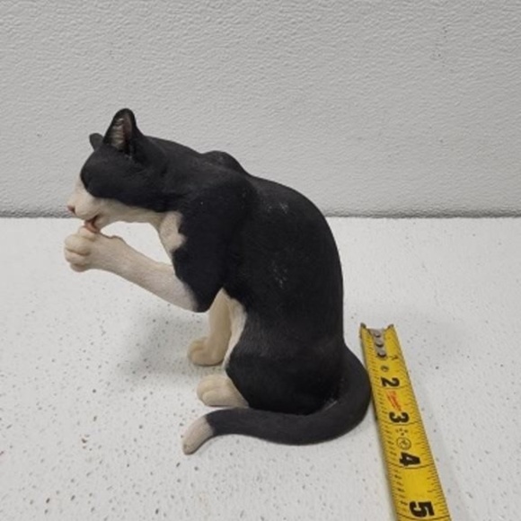 Vintage Black & White Cat Sculpture by Country Artist-Very Realistic Home Decor - Picture 7 of 9